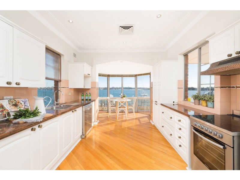 15 Holt Road, Taren Point NSW 2229