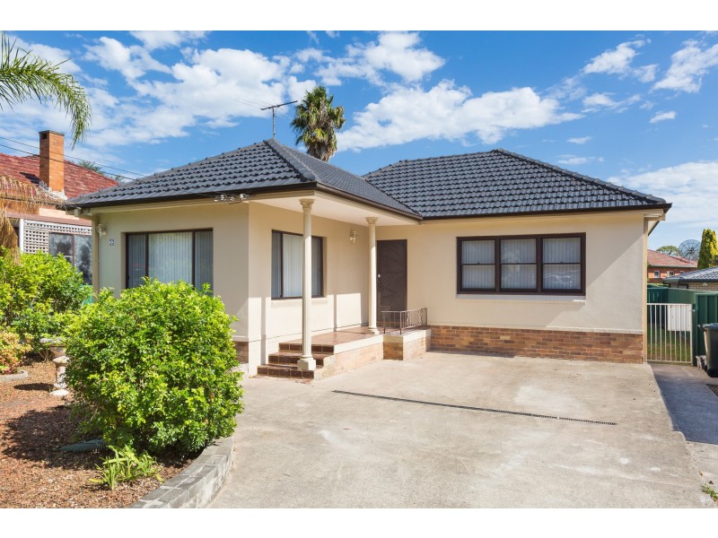 33 Kareena Road, Miranda NSW 2228