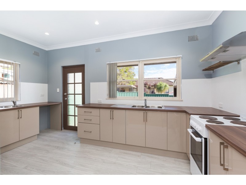 33 Kareena Road, Miranda NSW 2228