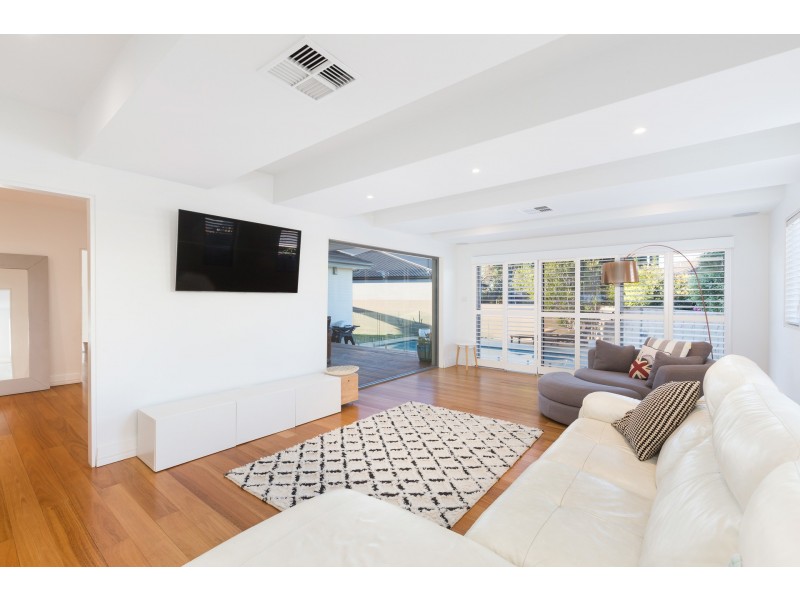 8 Seine Place, Miranda NSW 2228