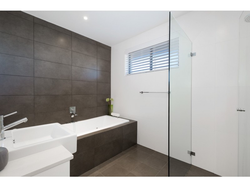 8 Seine Place, Miranda NSW 2228