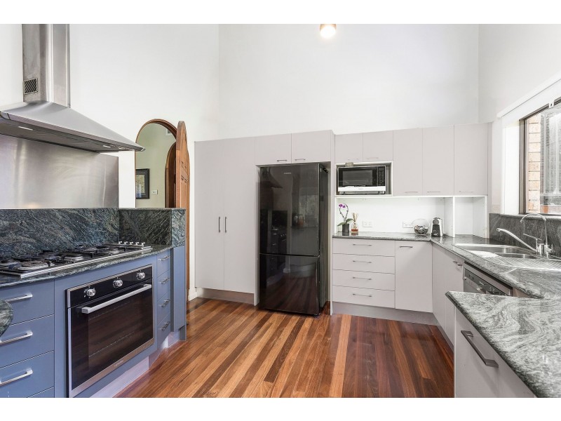 2 Tea Tree Place, Kirrawee NSW 2232
