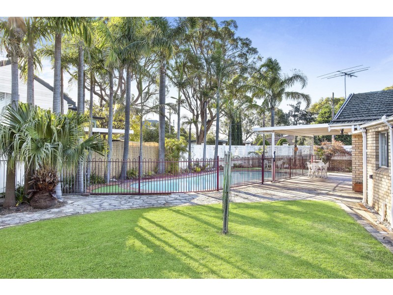1 Kaloona Place, Kirrawee NSW 2232
