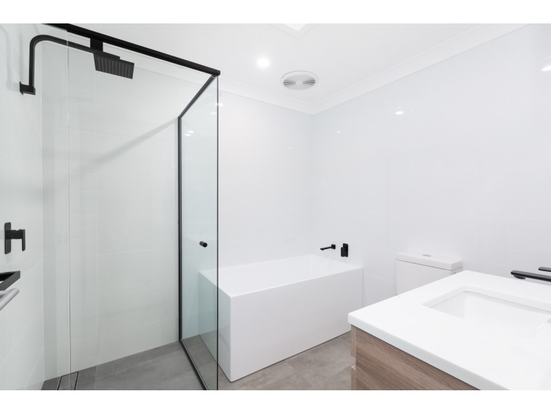 2/9-11 Clements Parade, Kirrawee NSW 2232