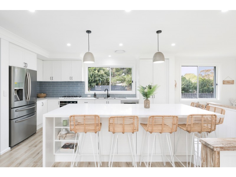 6 Deakin Place, Kirrawee NSW 2232