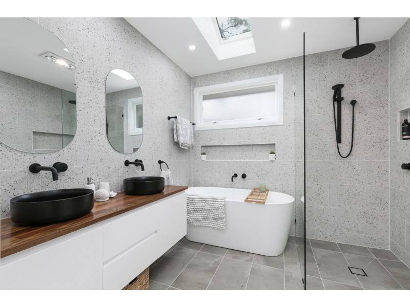 6 Deakin Place, Kirrawee NSW 2232