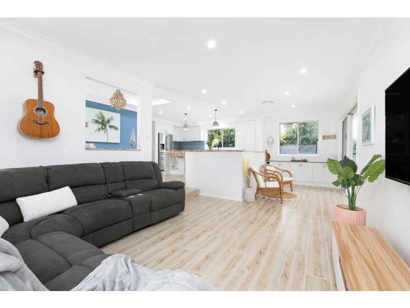 6 Deakin Place, Kirrawee NSW 2232