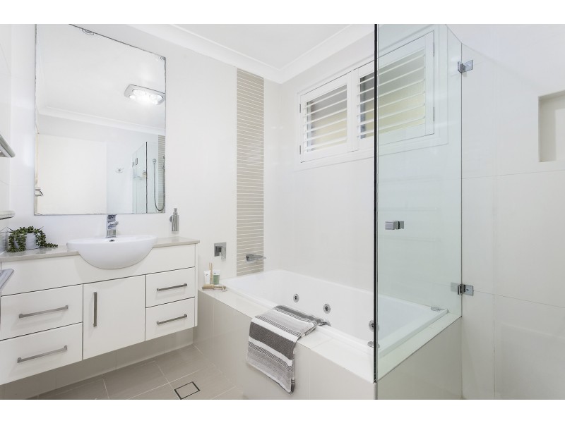 10 Holt Road, Sylvania NSW 2224