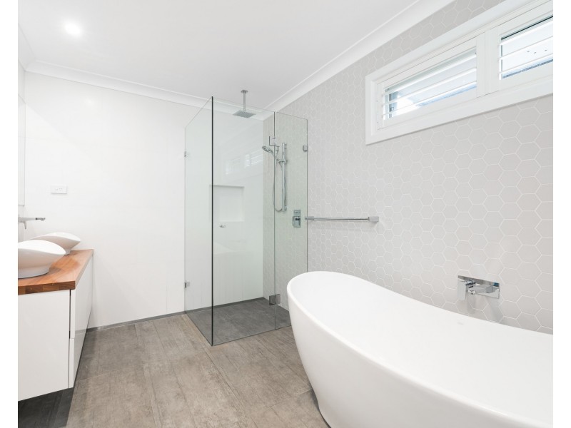 105 Bunarba Road, Gymea Bay NSW 2227