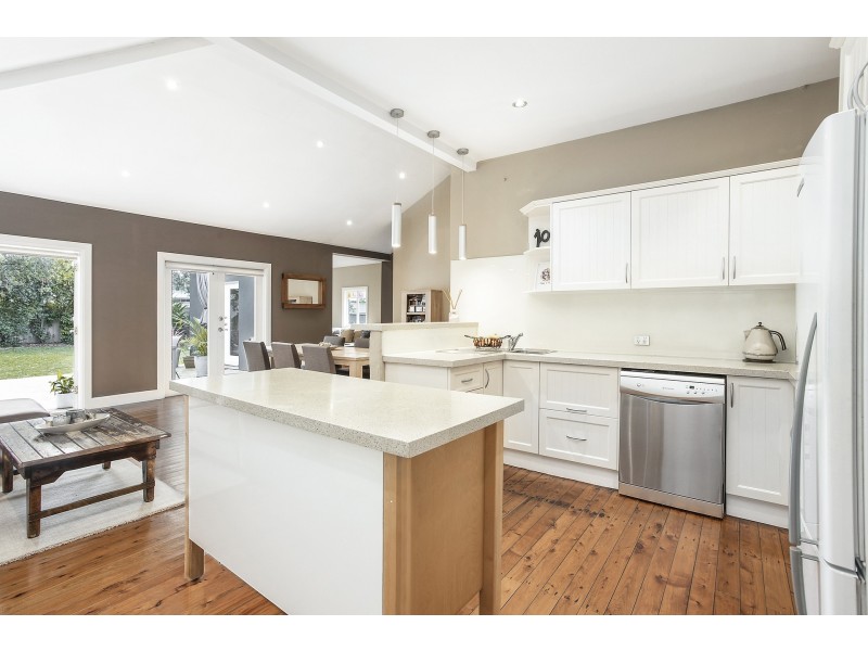 211 Oak Road, Kirrawee NSW 2232