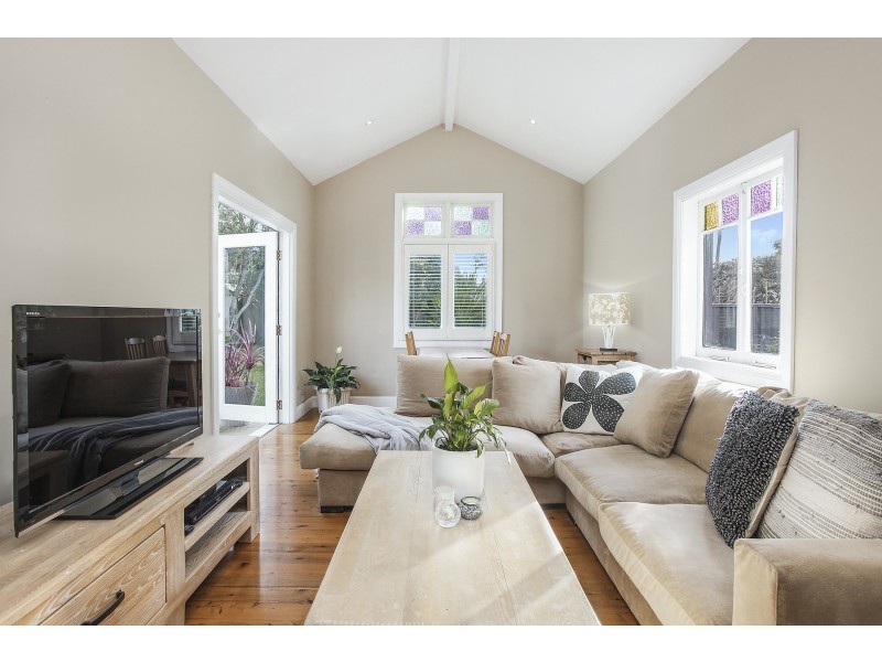 211 Oak Road, Kirrawee NSW 2232