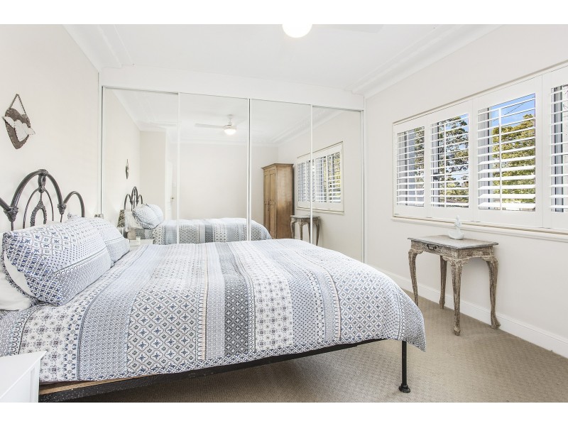 211 Oak Road, Kirrawee NSW 2232