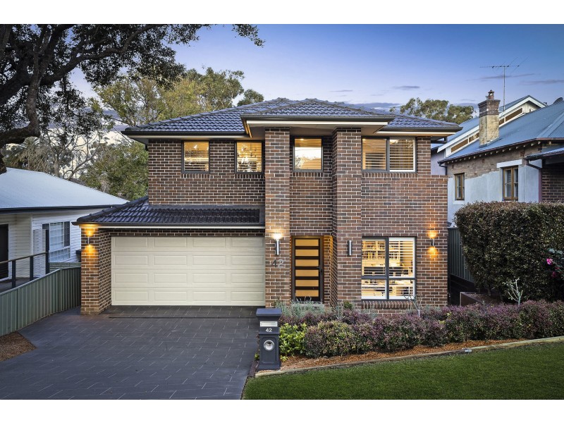 42 Glencoe Street, Sutherland NSW 2232