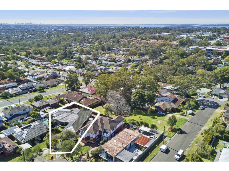 4 Scott Place, Kirrawee NSW 2232