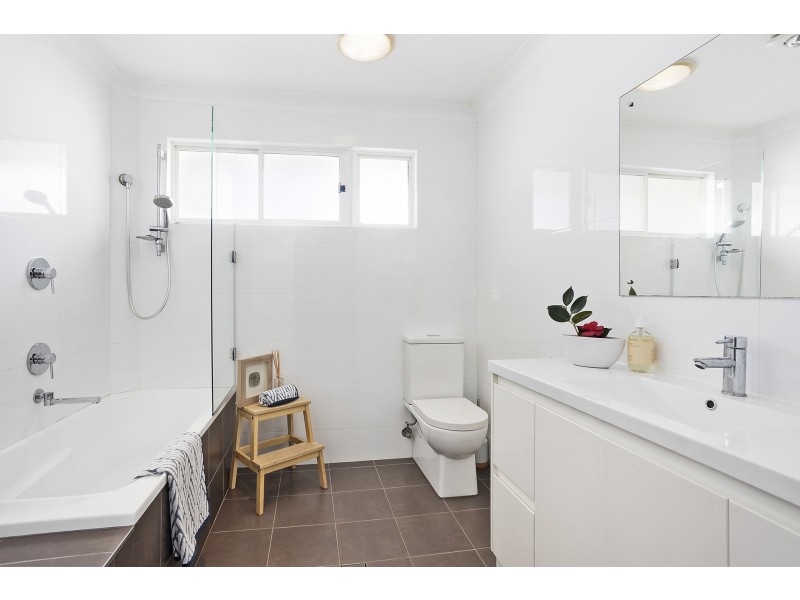 4 Scott Place, Kirrawee NSW 2232