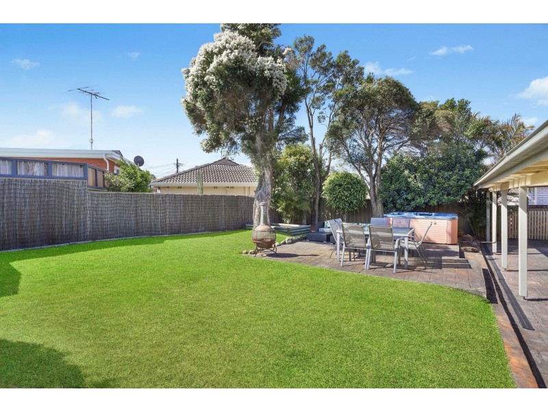 15 Leichhardt Crescent, Sylvania NSW 2224