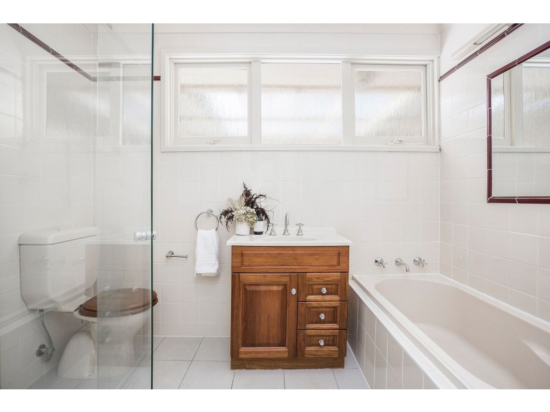 15 Leichhardt Crescent, Sylvania NSW 2224