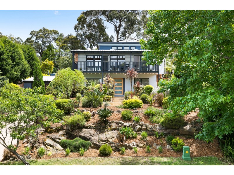 11 Bampton Avenue, Illawong NSW 2234