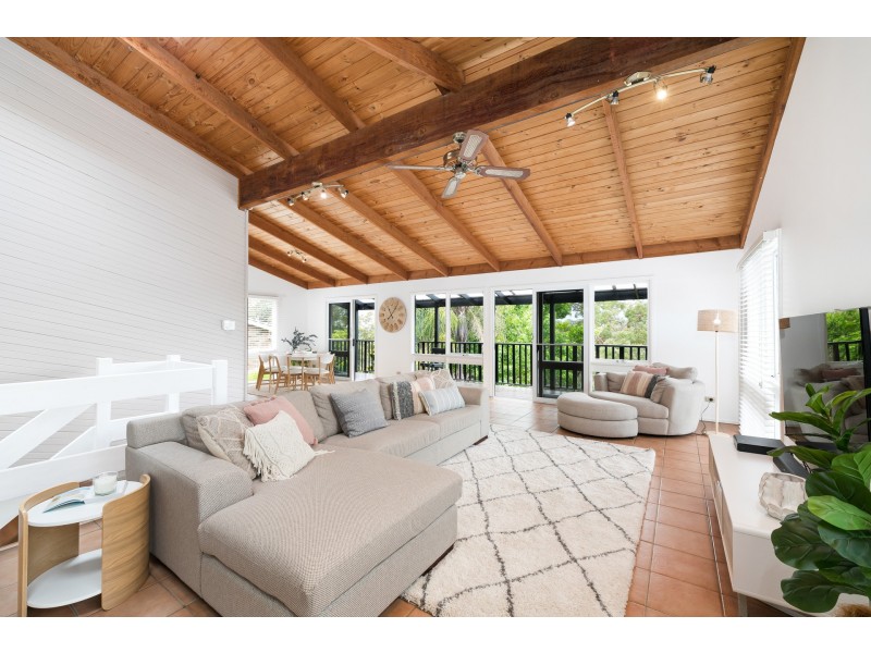 11 Bampton Avenue, Illawong NSW 2234