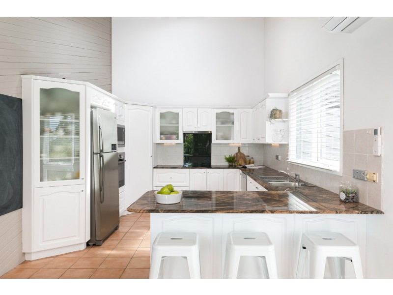 11 Bampton Avenue, Illawong NSW 2234