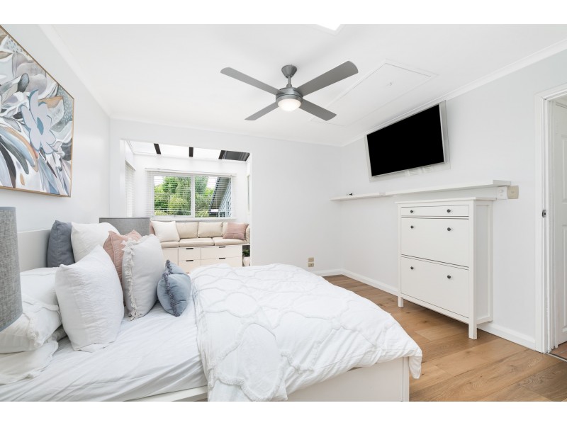 11 Bampton Avenue, Illawong NSW 2234