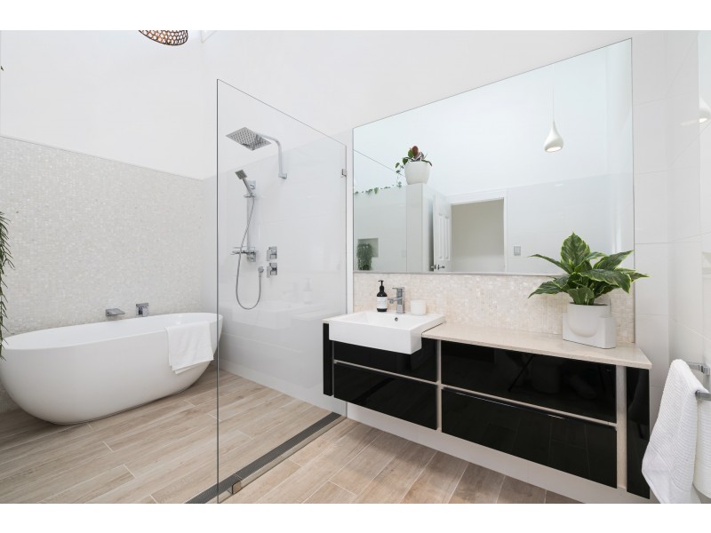 11 Bampton Avenue, Illawong NSW 2234