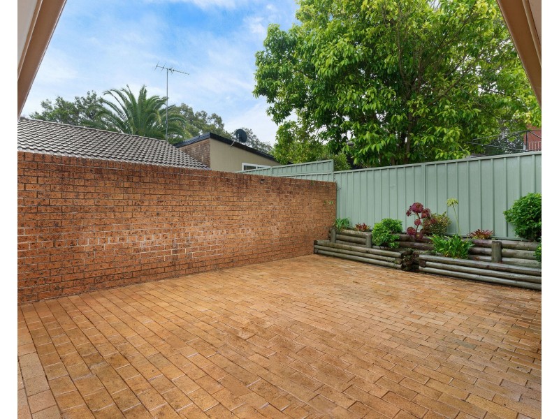 2/88 Auburn Street, Sutherland NSW 2232
