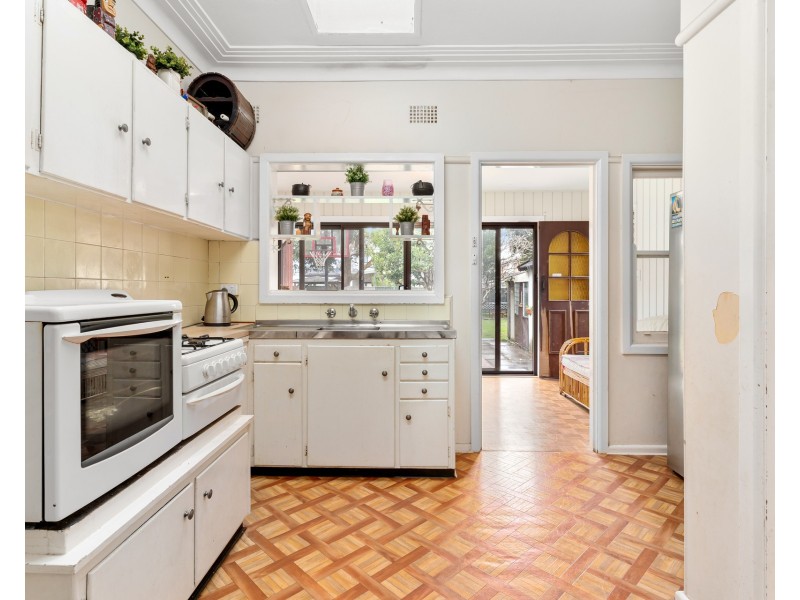 8 Heather Street, Caringbah South NSW 2229