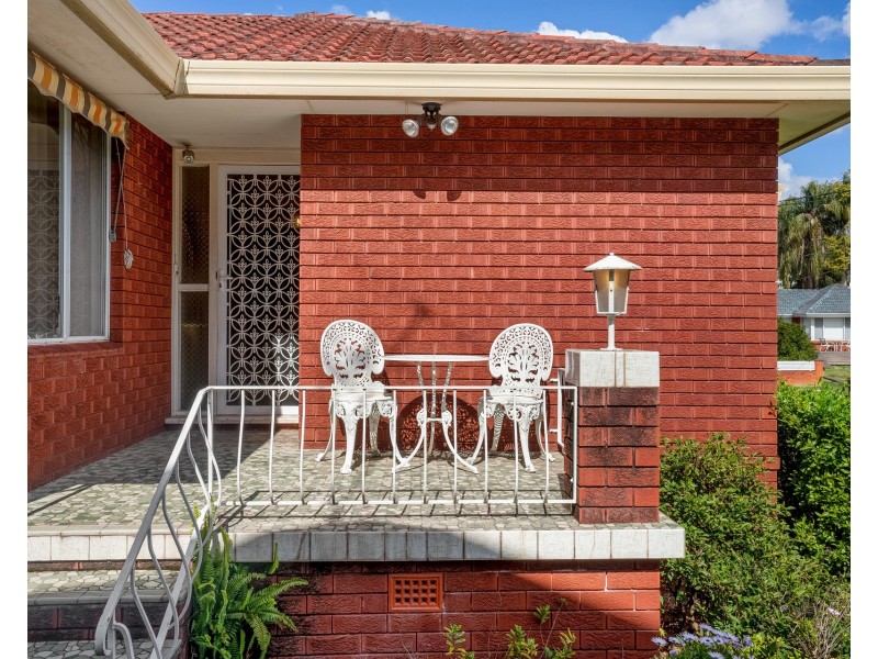 18 David Place, Peakhurst NSW 2210