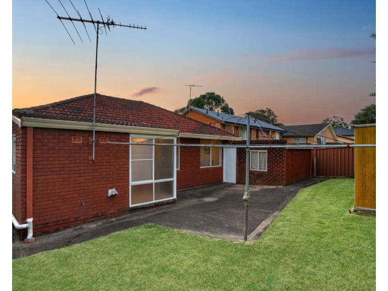 18 David Place, Peakhurst NSW 2210
