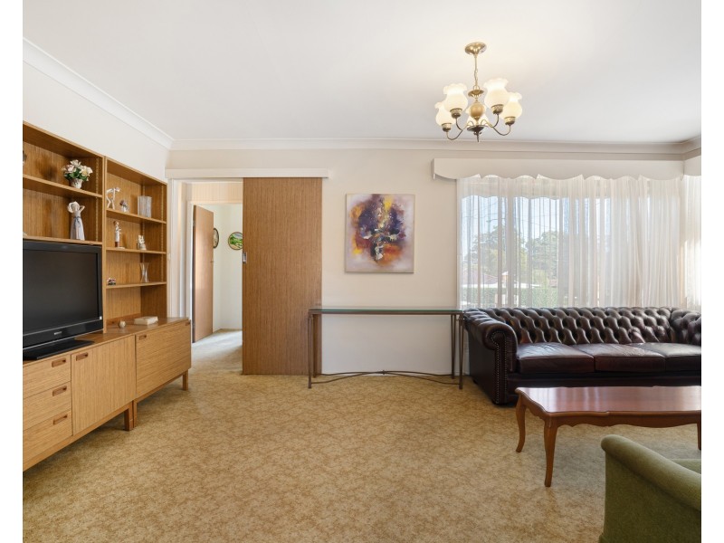 18 David Place, Peakhurst NSW 2210