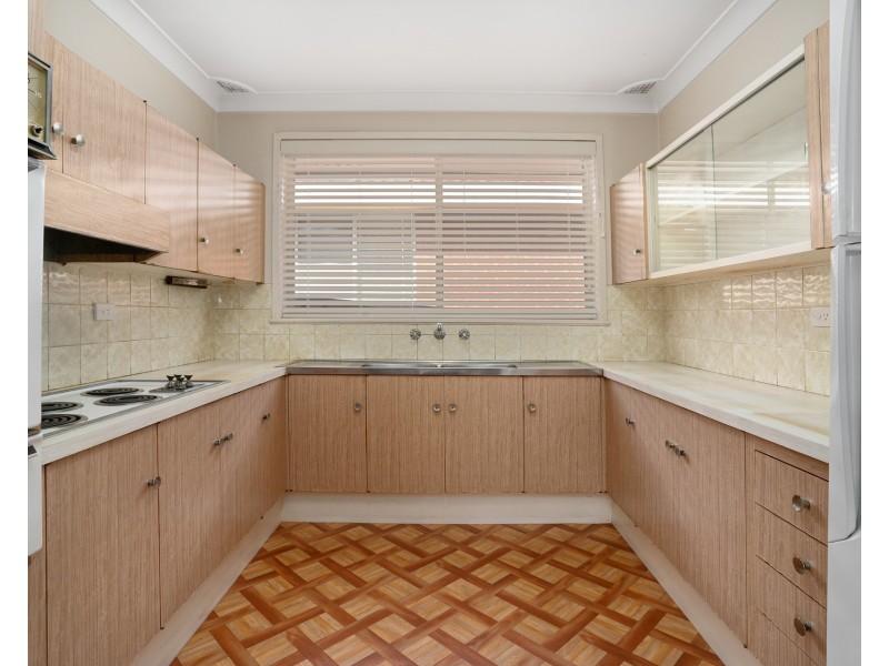 18 David Place, Peakhurst NSW 2210