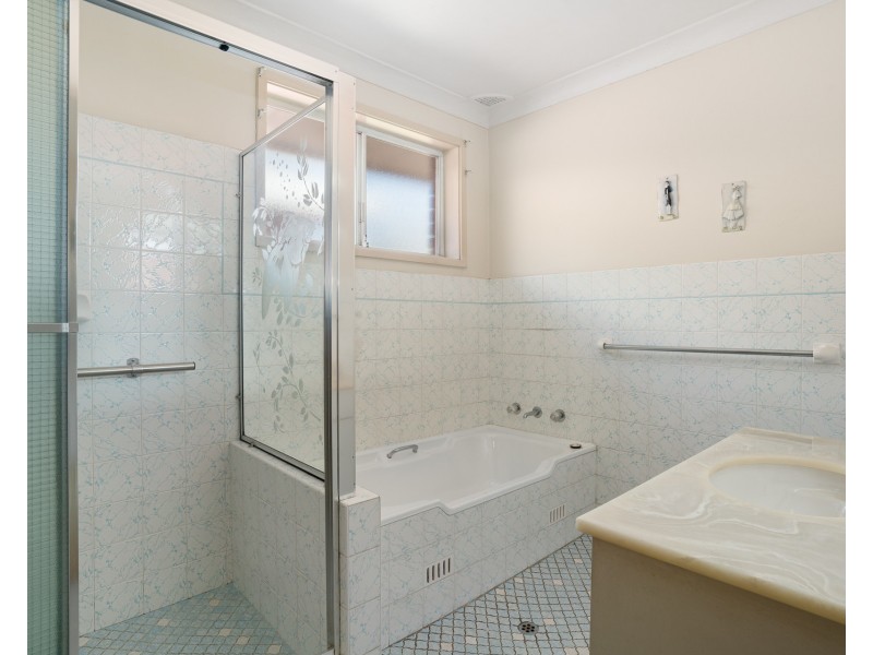 18 David Place, Peakhurst NSW 2210