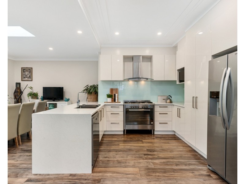 6 Mundakal Avenue, Kirrawee NSW 2232