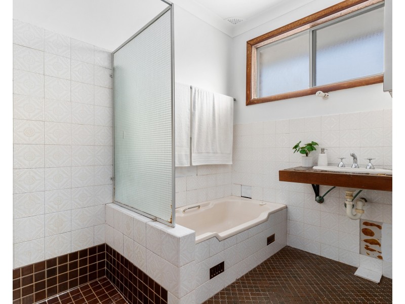 2 Onslow Place, Sylvania NSW 2224