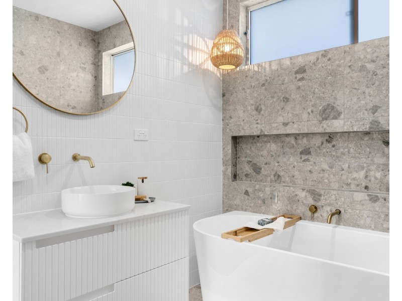 213b Oak Road, Kirrawee NSW 2232