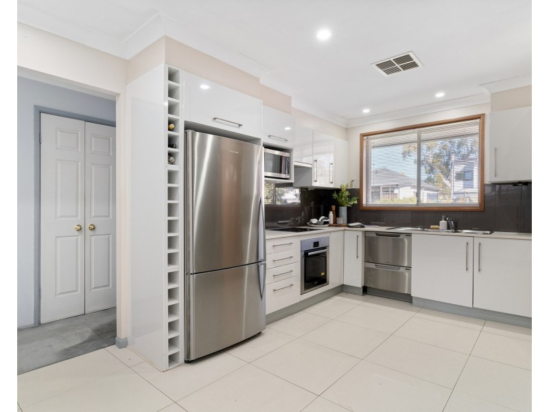 2 Jonathan Place, Miranda NSW 2228