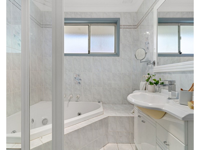 2 Jonathan Place, Miranda NSW 2228