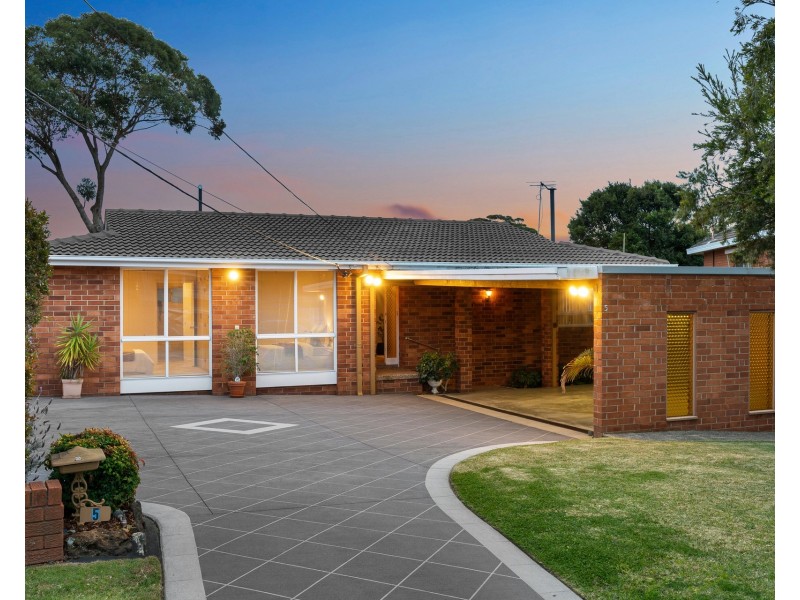 5 Chakola Place, Kirrawee NSW 2232