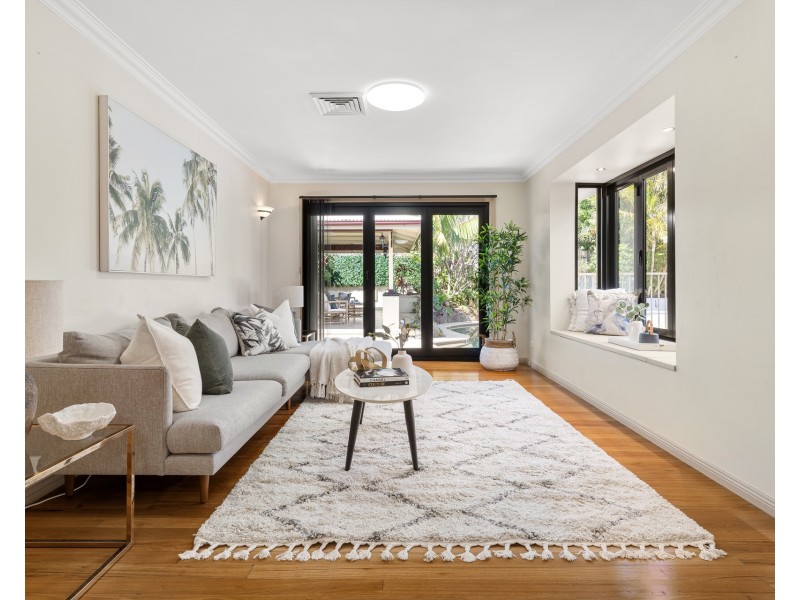 40 Oak Road, Kirrawee NSW 2232