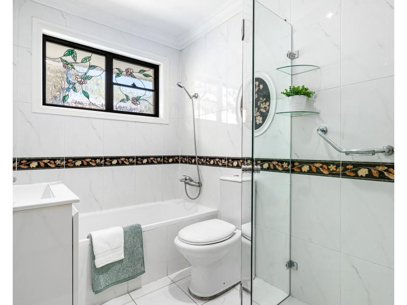 40 Oak Road, Kirrawee NSW 2232