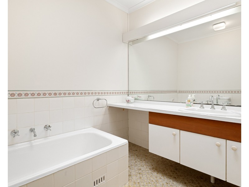 8/82 Yathong Road, Caringbah NSW 2229