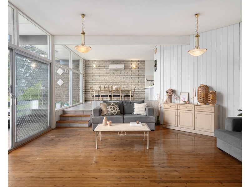 8 Stirling Avenue, Kirrawee NSW 2232