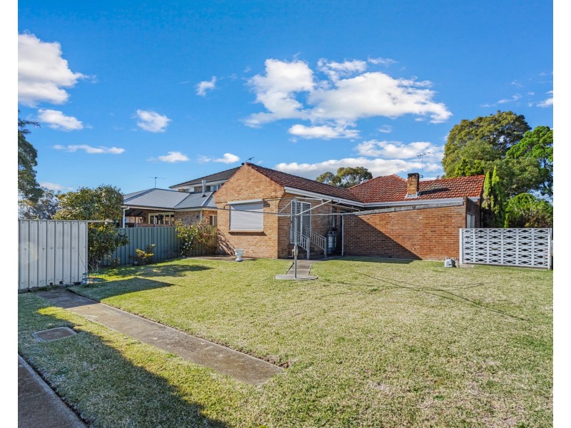 33 Girraween Avenue, Como NSW 2226