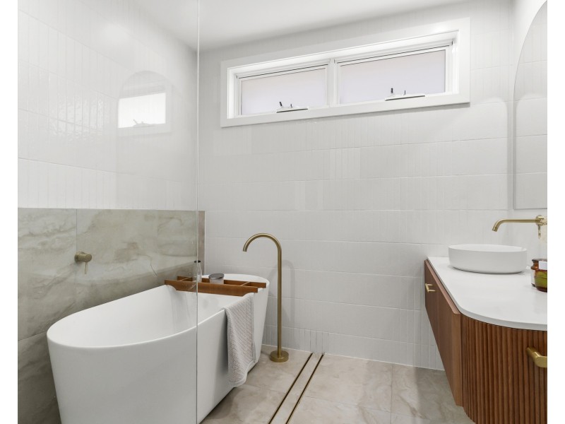 19 Laurina Avenue, Yarrawarrah NSW 2233