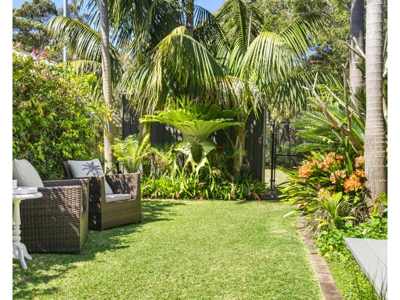 12 Woodford Crescent, Heathcote NSW 2233