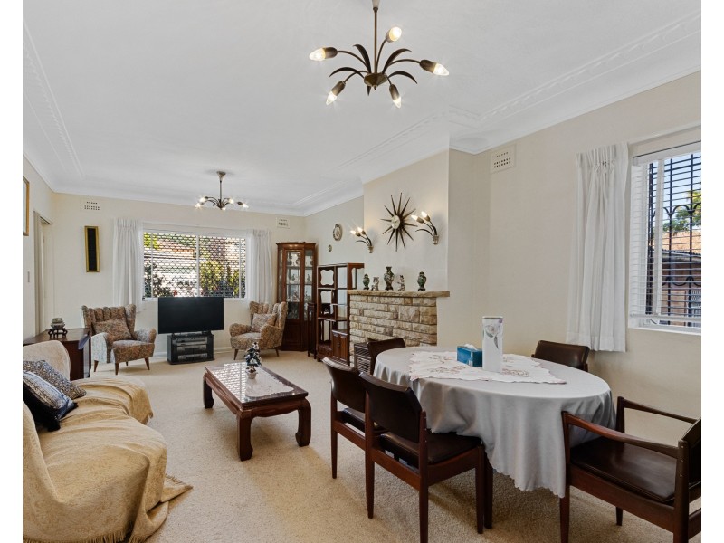 33 Girraween Avenue, Como NSW 2226