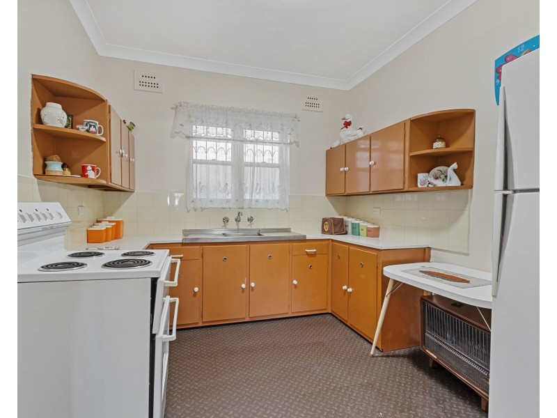 33 Girraween Avenue, Como NSW 2226