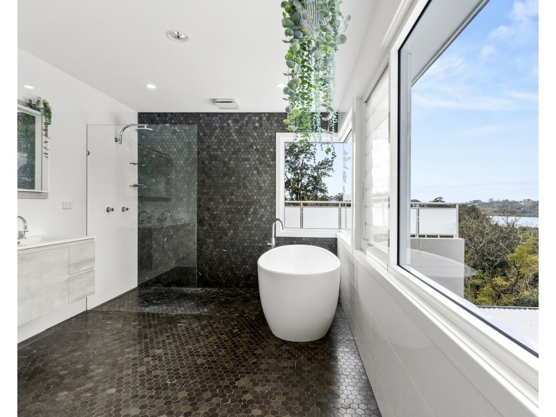 8 Loves Avenue, Oyster Bay NSW 2225