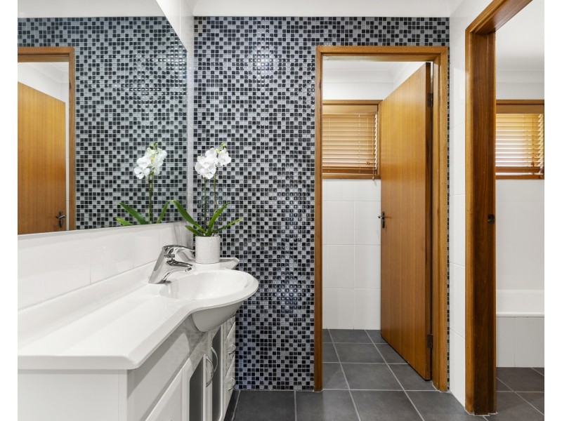 19 Urana Road, Yarrawarrah NSW 2233